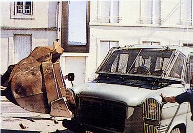 enlèvement des rails au cours de la contestation de la décision de fermeture, septembre 1985, photo D. MENGIN, cliquez pour agrandir